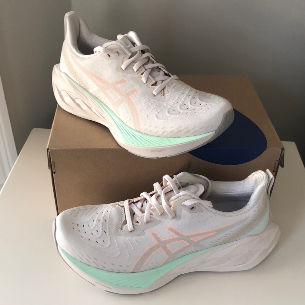 ASICS Novablast 4 running shoes, NWT, women’s 9.5